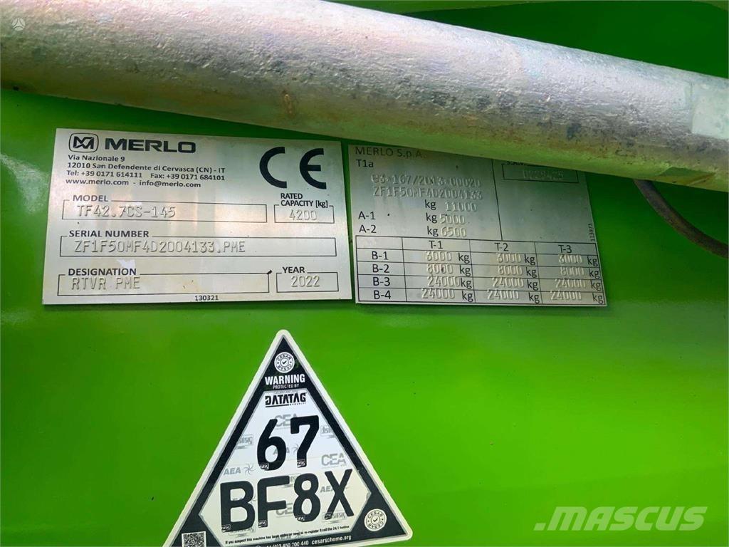 Merlo TF42.7 フロントローダーとディガー