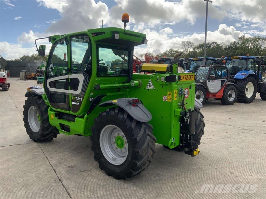 Merlo TF42.7 フロントローダーとディガー