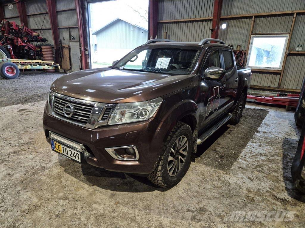 Nissan  自動車