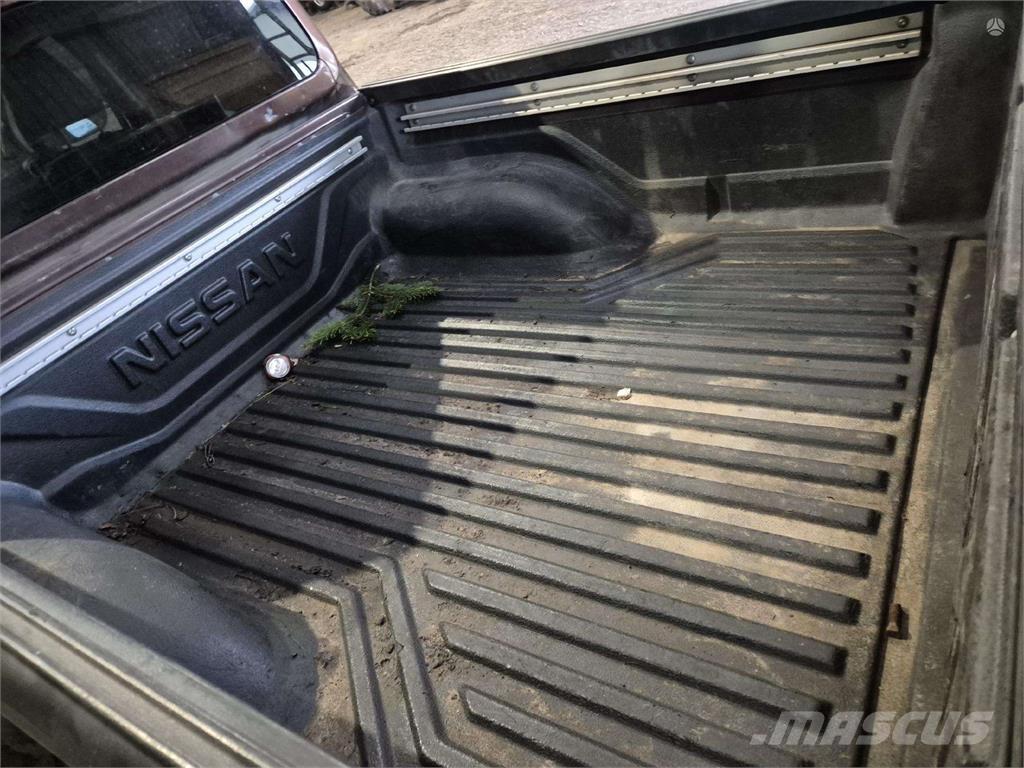 Nissan  自動車