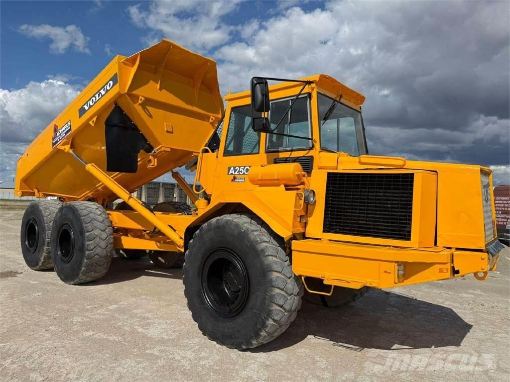 Volvo A25C アーティキュレート式ダンプトラック