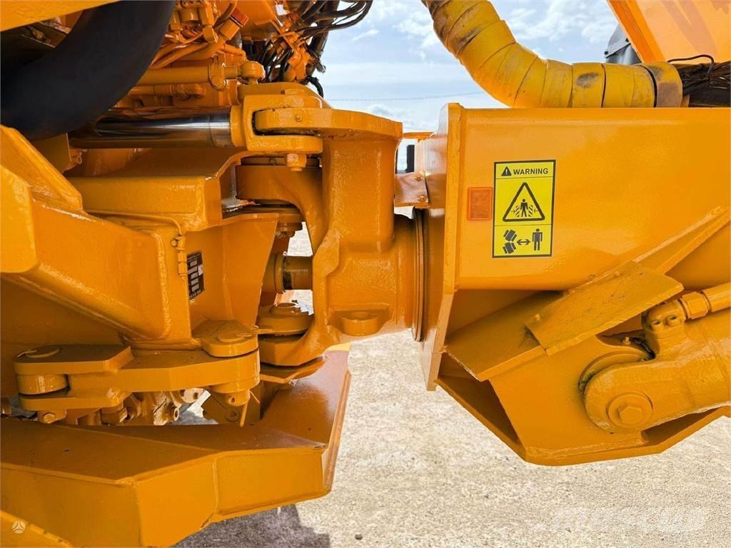Volvo A25C アーティキュレート式ダンプトラック