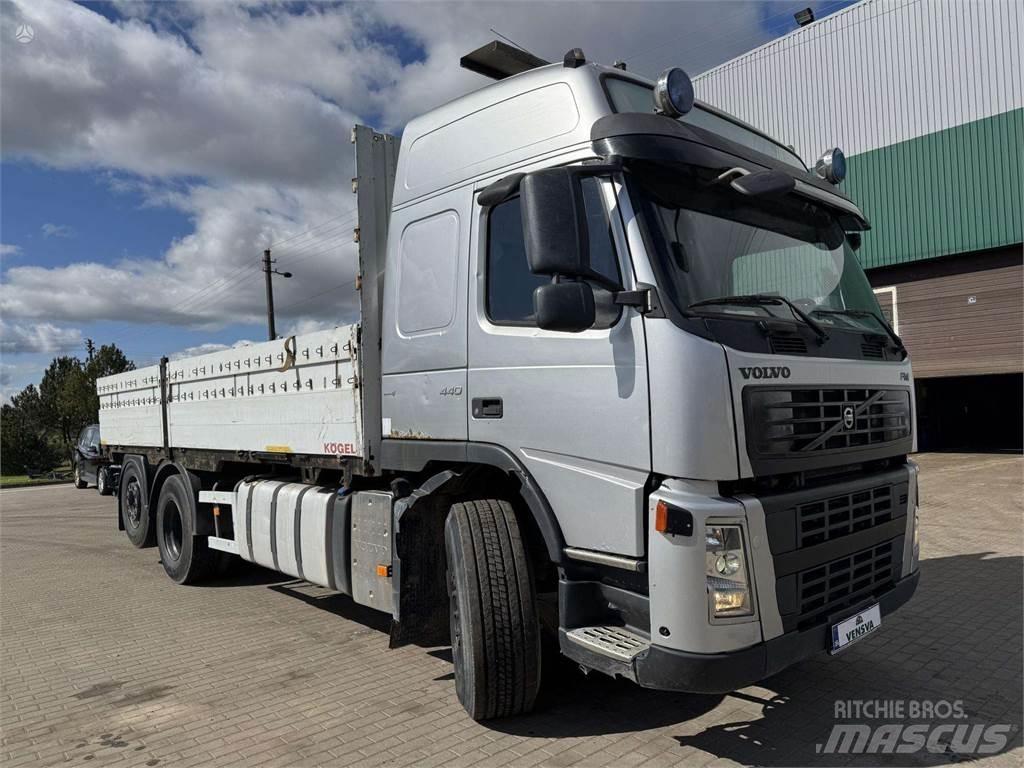 Volvo FM 440 6x2 平ボディー