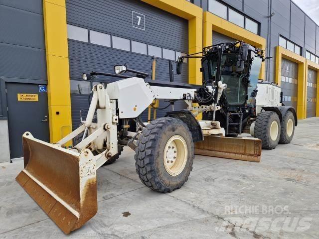 CAT 120AWD モーターグレーダー