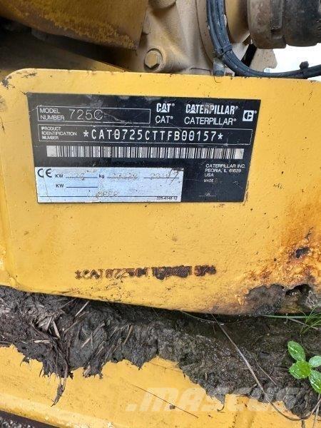 CAT 725C アーティキュレート式ダンプトラック