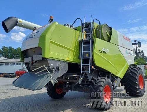CLAAS Tucano 440 コンバイン
