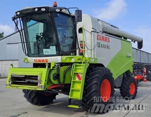 CLAAS Tucano 440 コンバイン