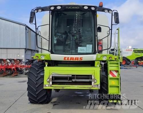 CLAAS Tucano 440 コンバイン
