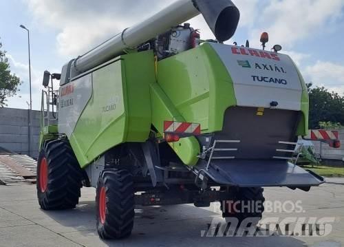 CLAAS Tucano 440 コンバイン
