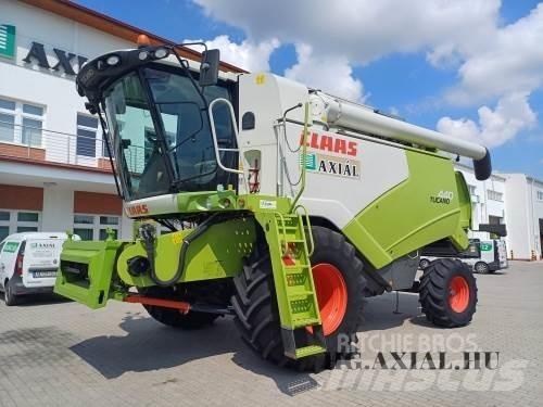 CLAAS Tucano 440 コンバイン