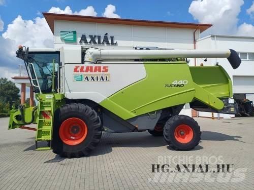 CLAAS Tucano 440 コンバイン