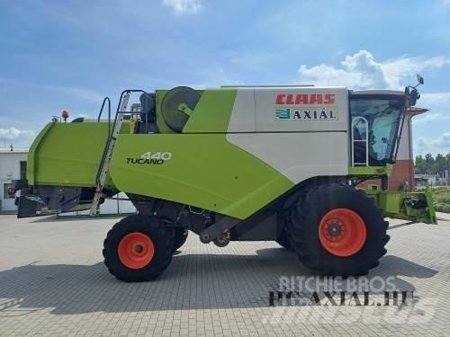CLAAS Tucano 440 コンバイン