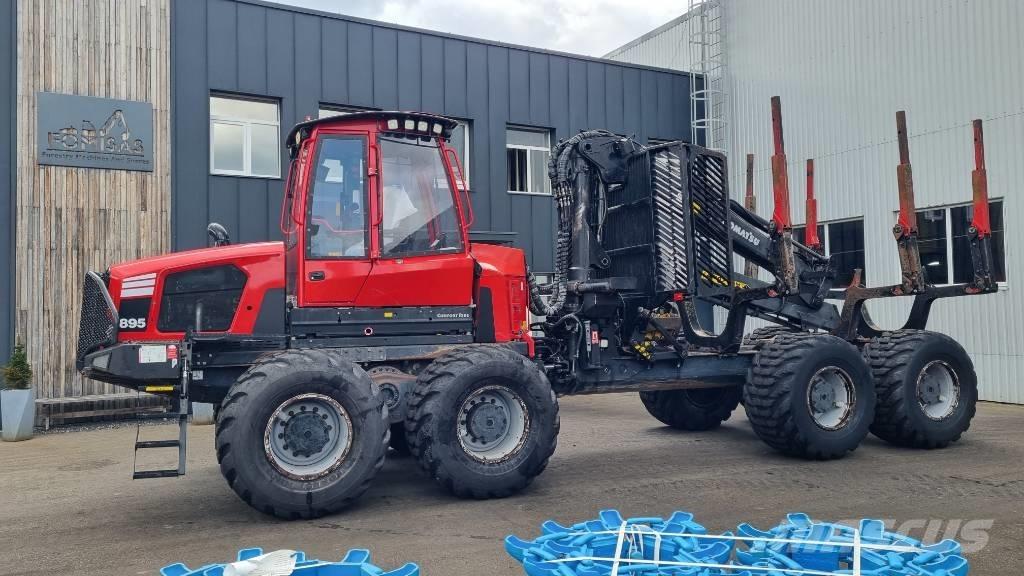 Komatsu 895 フォワーダー