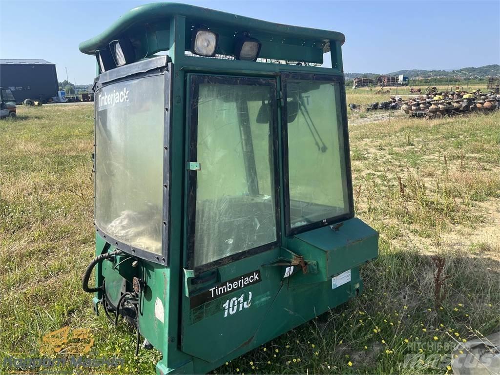 Timberjack 1010 キャビン及び内装