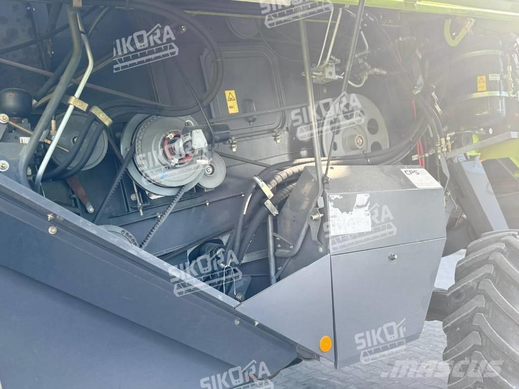 CLAAS Tucano 340 コンバイン