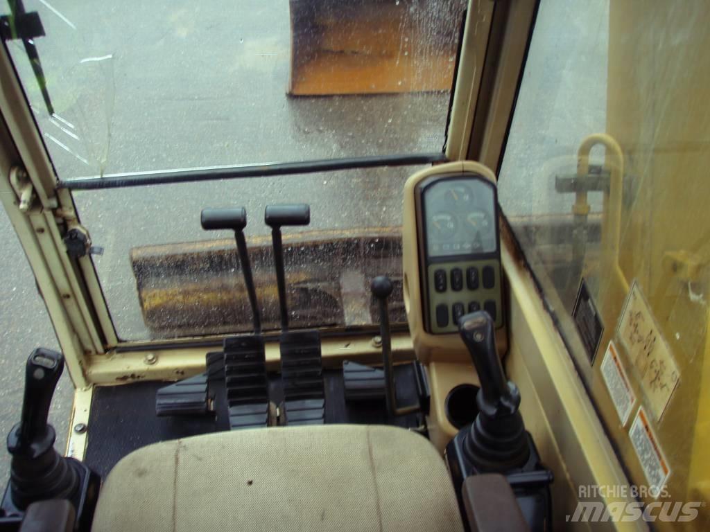 CAT 307 中型油圧ショベル 7ｔ-12ｔ（ユンボ・パワーショベル・バックホー）