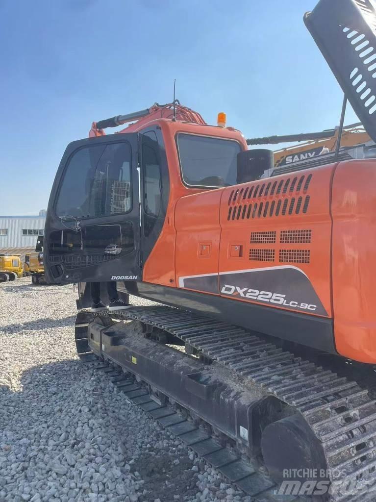Doosan DX 225LC-9C 大型油圧ショベル12t以上（パワーショベル・ユンボ）