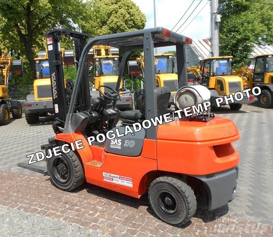 Toyota 02-7FGF30 LPGフォークリフト