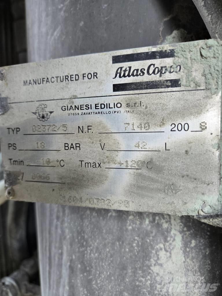 Atlas Copco ROC D3 サーフェイスドリルリグ