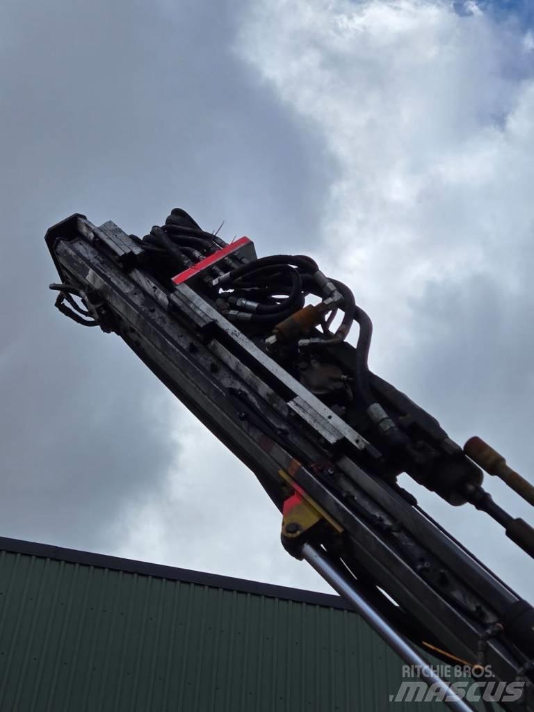 Atlas Copco ROC D3 サーフェイスドリルリグ