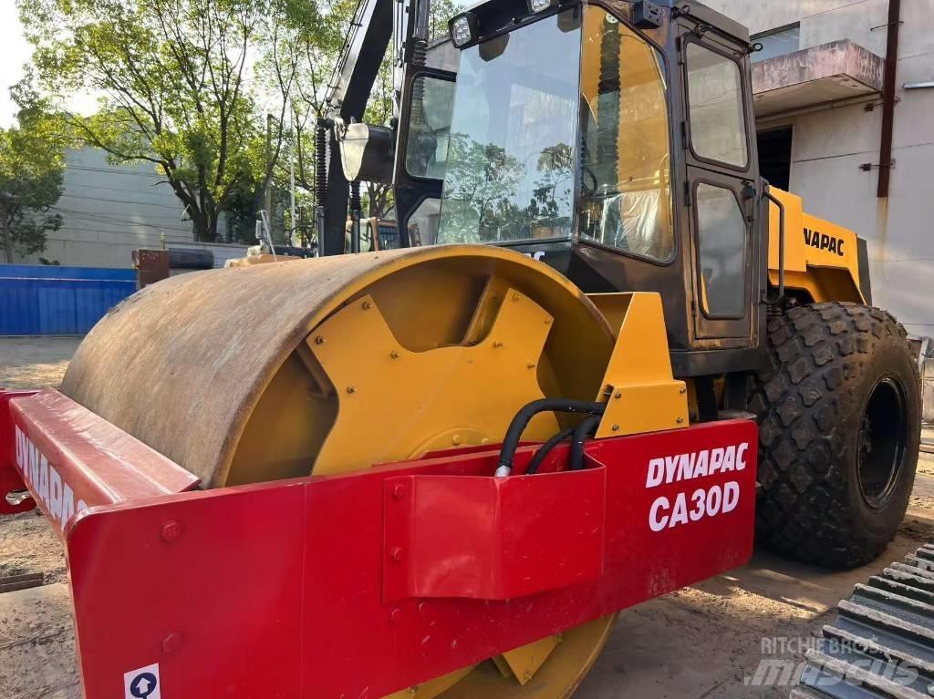 Dynapac CA 30 D 振動ローラ