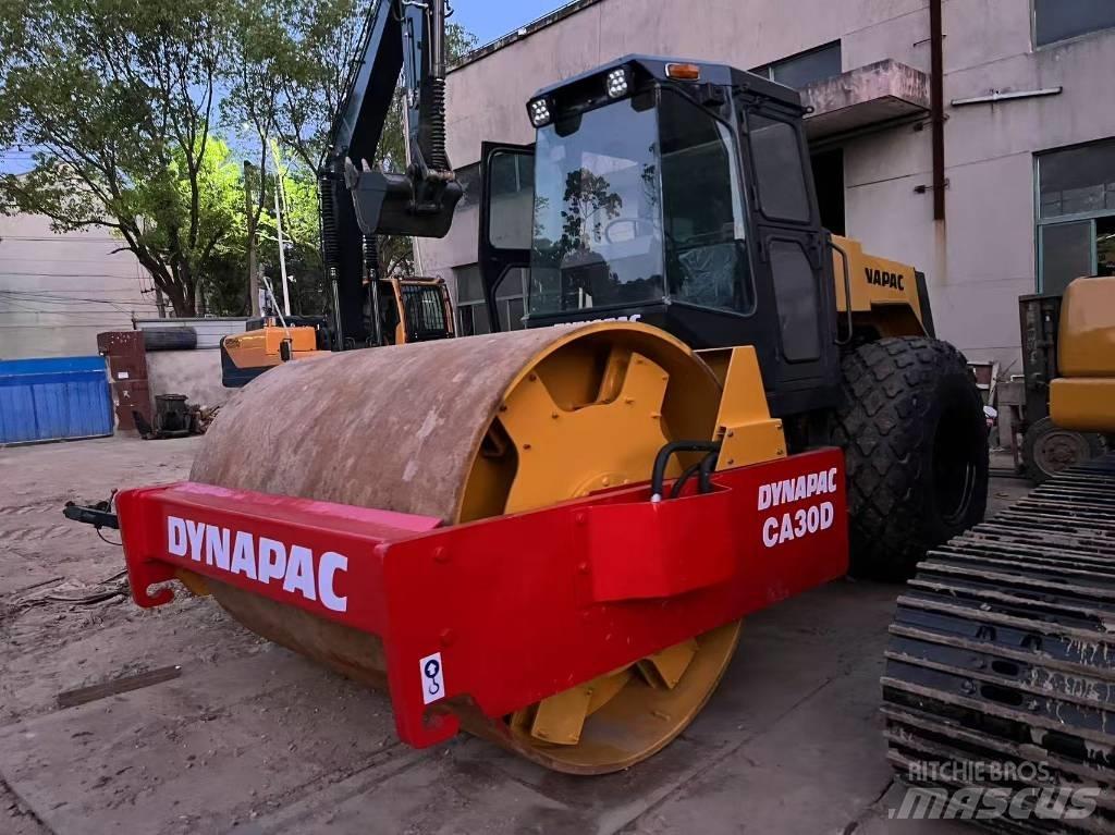 Dynapac CA 30 D 振動ローラ