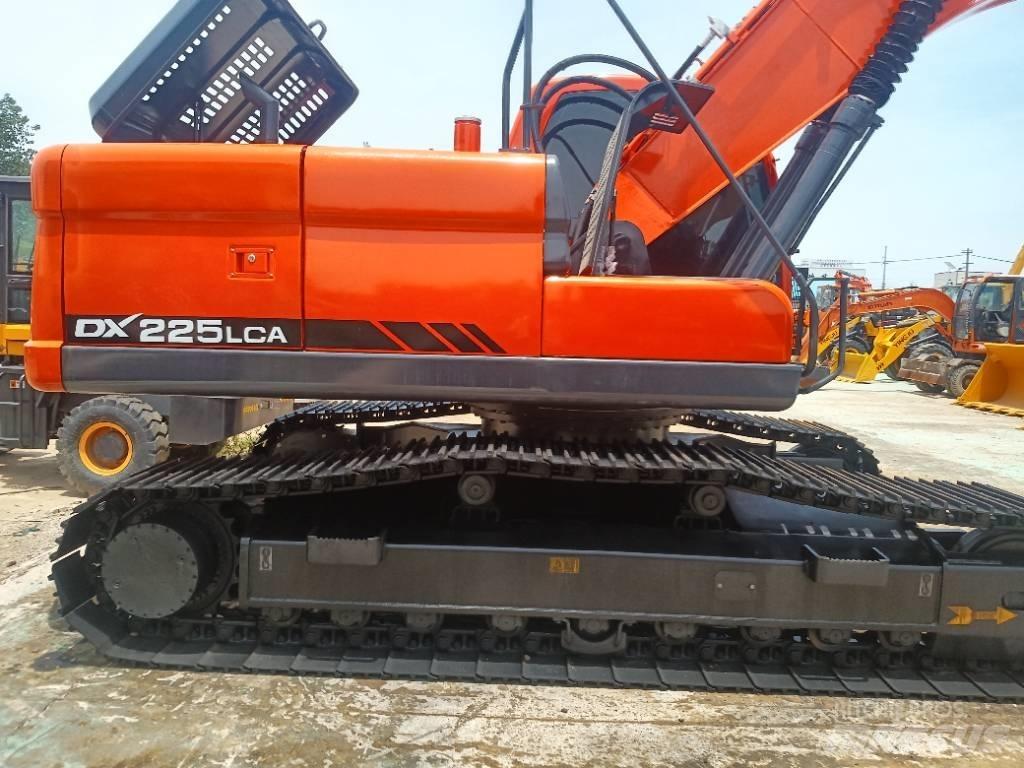 Doosan DX 225 大型油圧ショベル12t以上（パワーショベル・ユンボ）