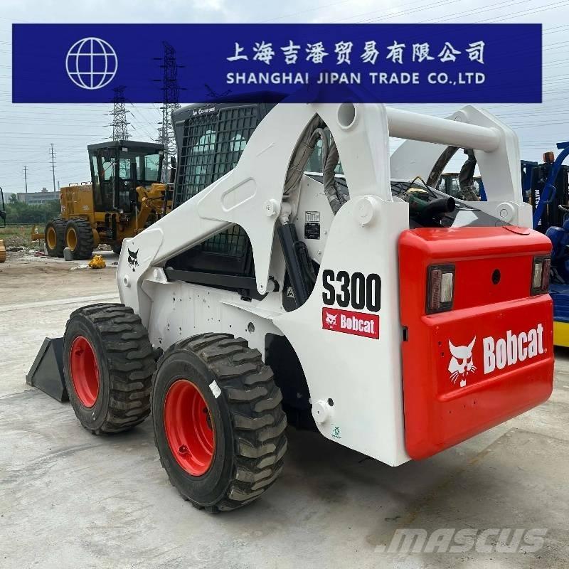 Bobcat S 300 スキッドステアローダー