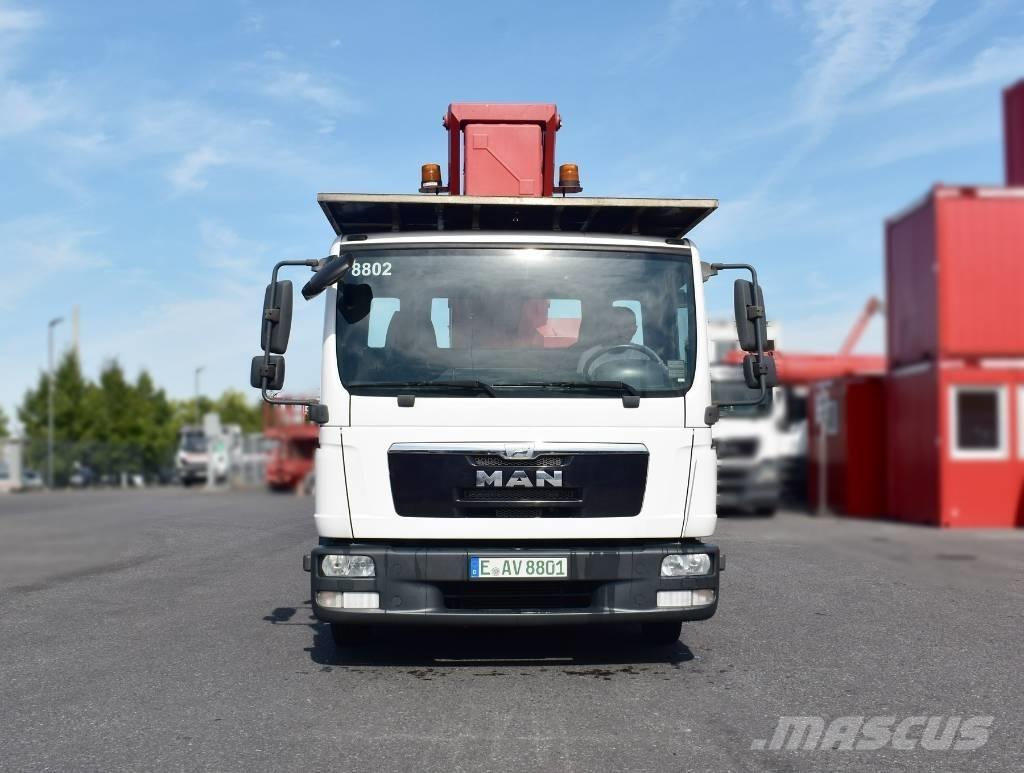 Ruthmann T 330 トラック高所作業車