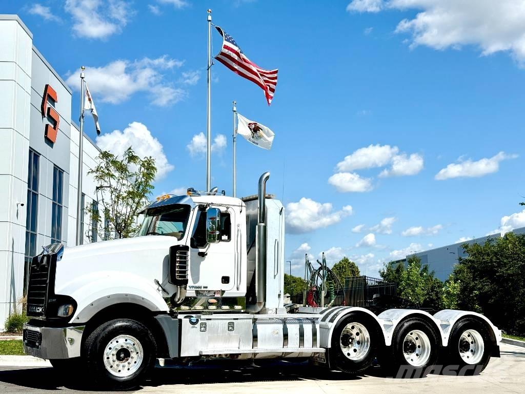 Mack Titan TD 713 中古トラクターヘッド | トレーラーヘッド