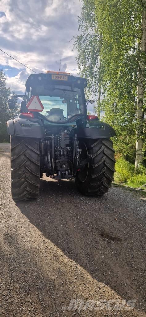 Valtra T194 versu トラクター