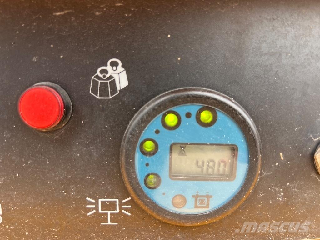 Haulotte Compact 12 シザースリフト