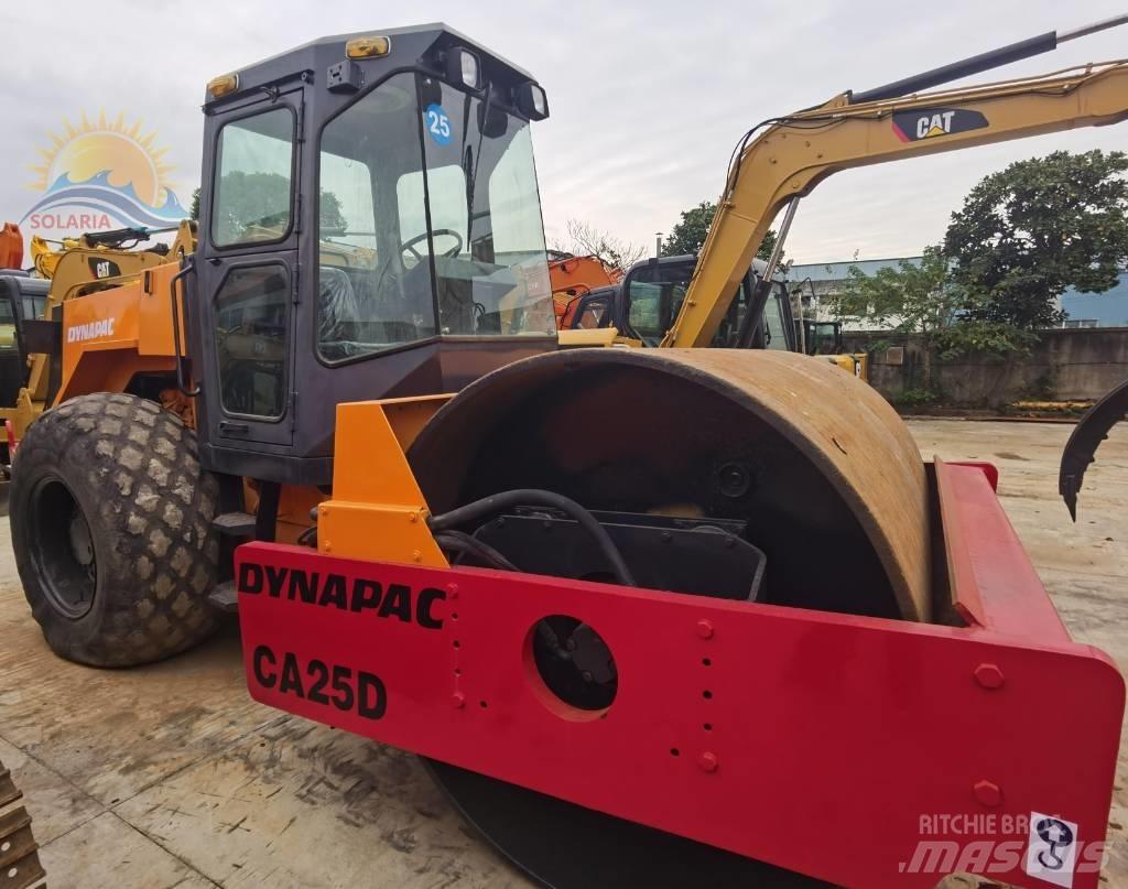 Dynapac CA 25 D 振動ローラ