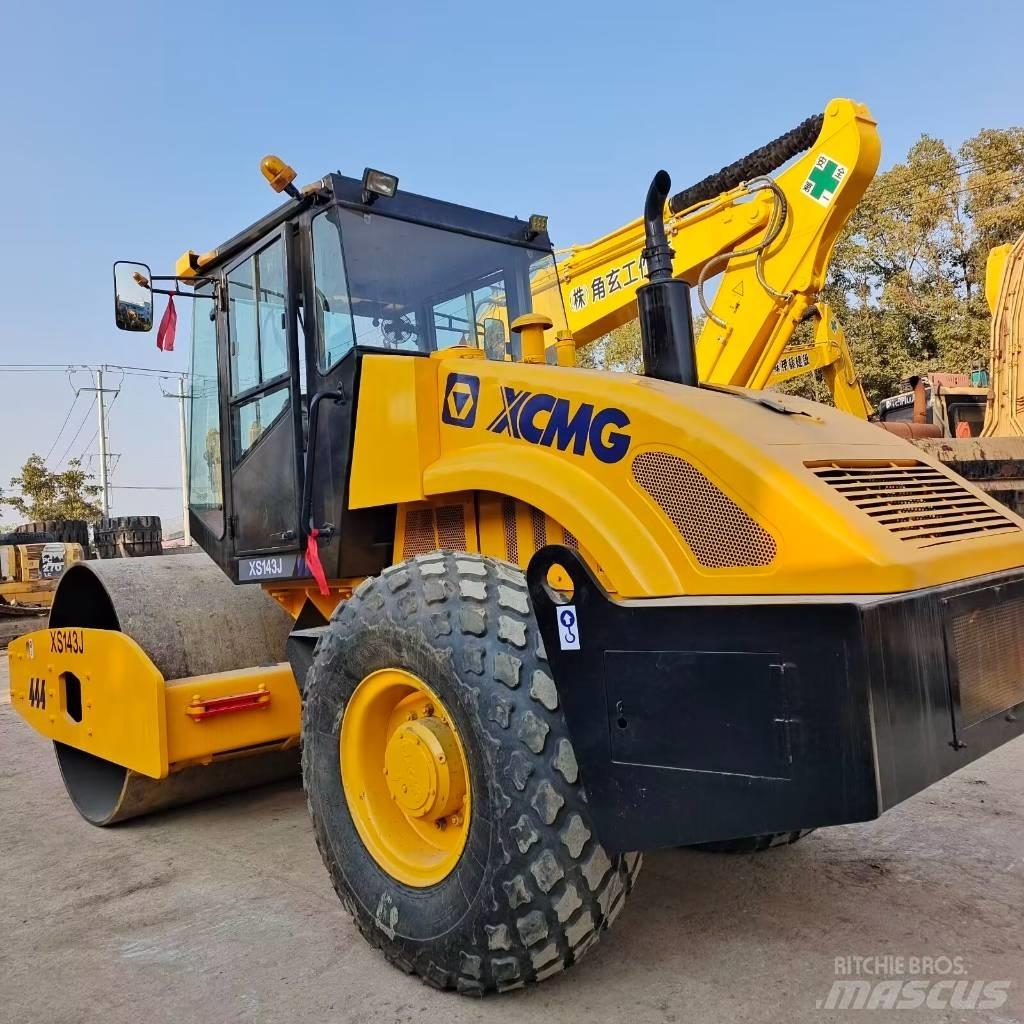 XCMG XS 142 J 振動ローラ