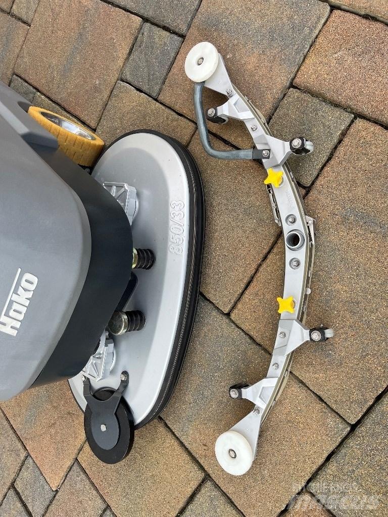  Szorowarka Hako B90 床洗浄機（スクラバー）