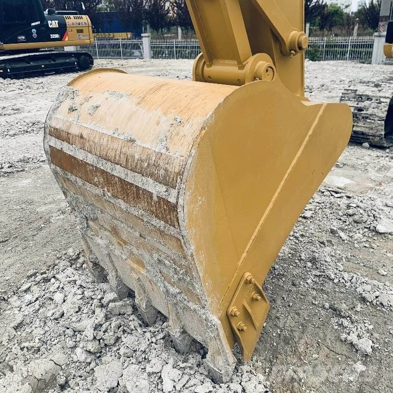 CAT 320 D 大型油圧ショベル12t以上（パワーショベル・ユンボ）