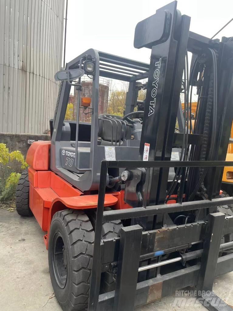 Toyota 7 Ton ディーゼル・軽油
