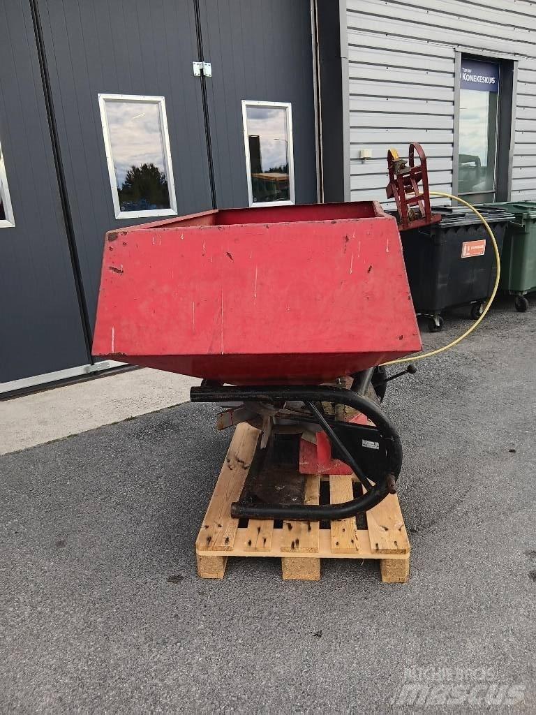 YLÖ Viska 800 ミネラル散布機