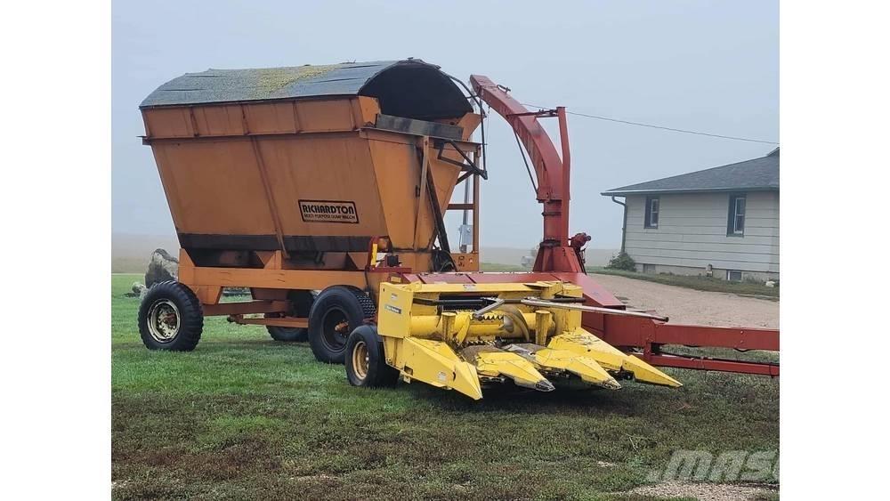 New Holland FP230 フォレージハーベスター