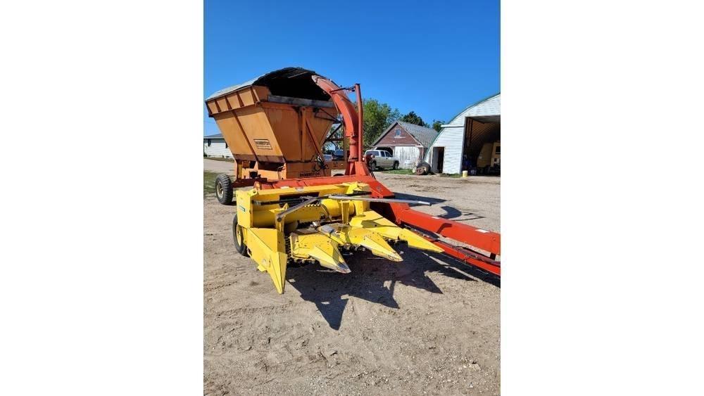 New Holland FP230 フォレージハーベスター
