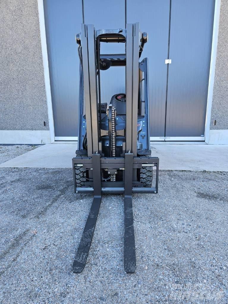 Linde E30-01 バッテリーフォークリフト