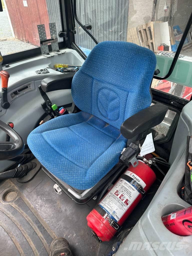 New Holland T 5040 トラクター