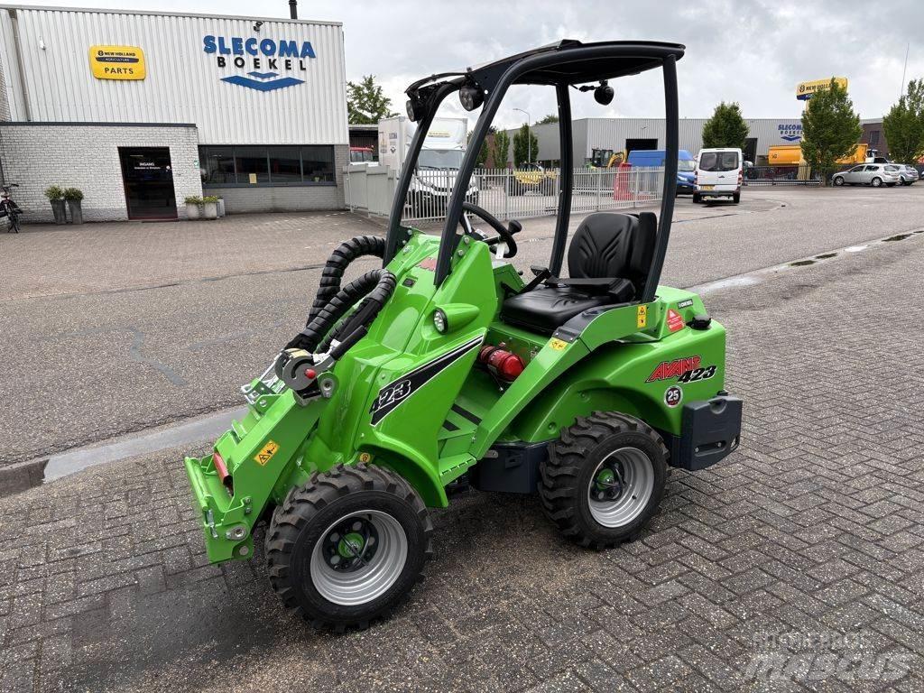 Avant 423 TDL ホイールローダー・タイヤショベル
