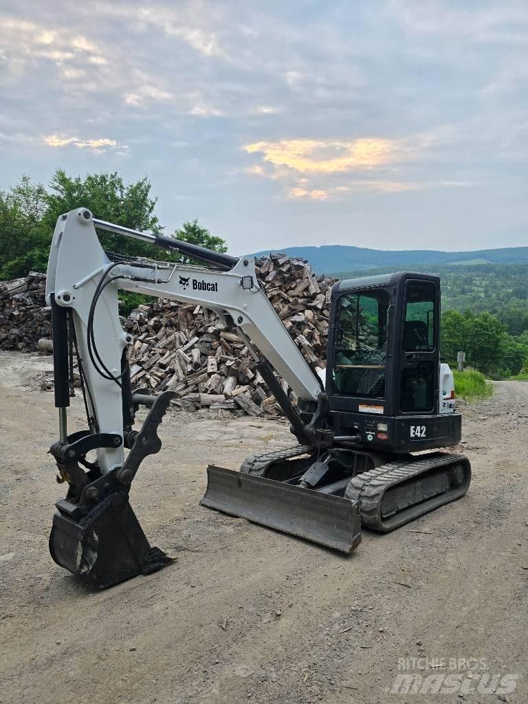 Bobcat E 42 ミニ油圧ショベル 7t以下（ミニユンボ・ミニディガー）