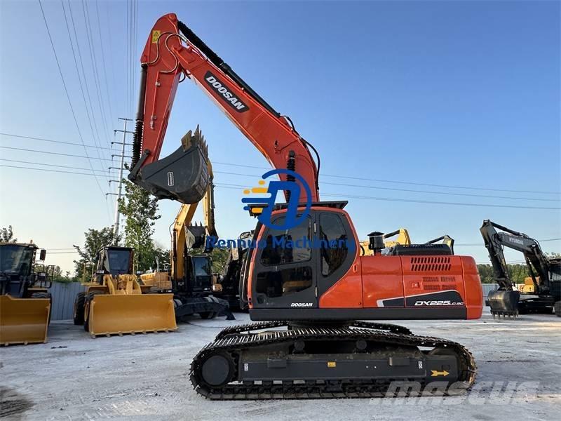 Doosan DX 225 LCA 大型油圧ショベル12t以上（パワーショベル・ユンボ）