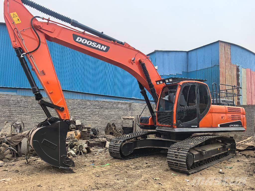 Doosan DX300 大型油圧ショベル12t以上（パワーショベル・ユンボ）