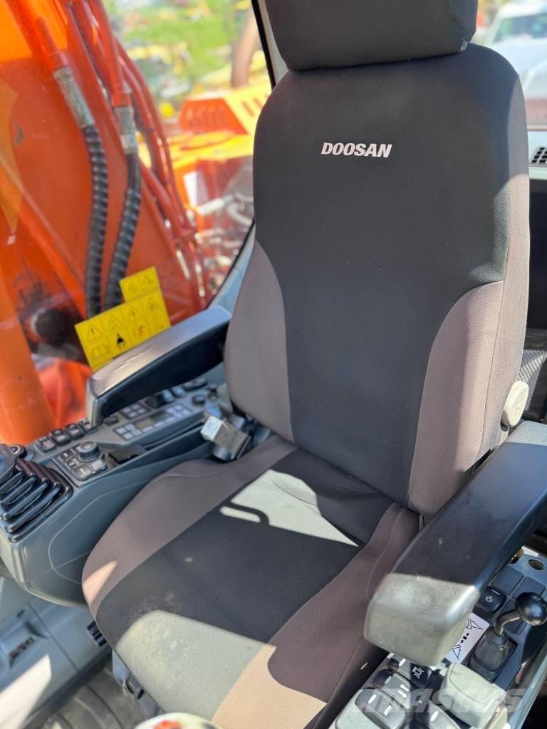 Doosan DX 140 W ホイール式油圧ショベル（パワーショベル・ユンボ・バックホー）