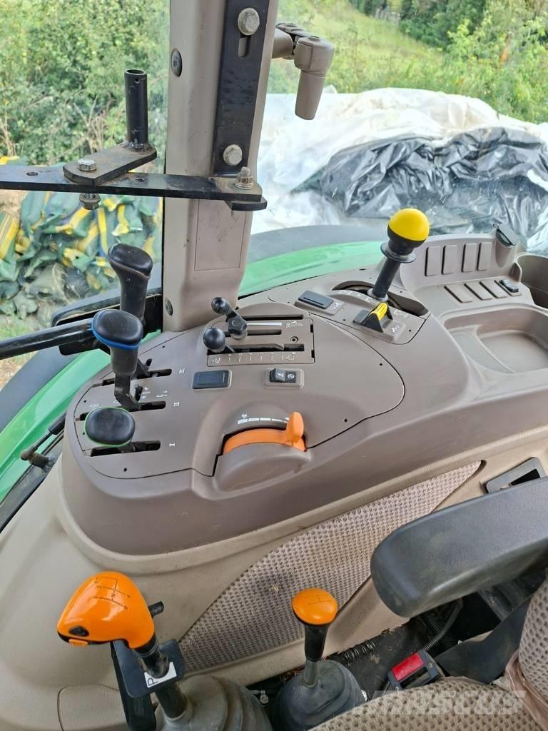 John Deere 5115M トラクター