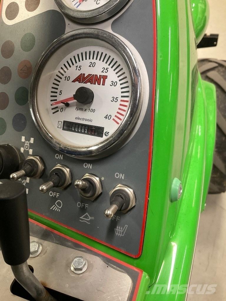 Avant 528 多目的ローダー