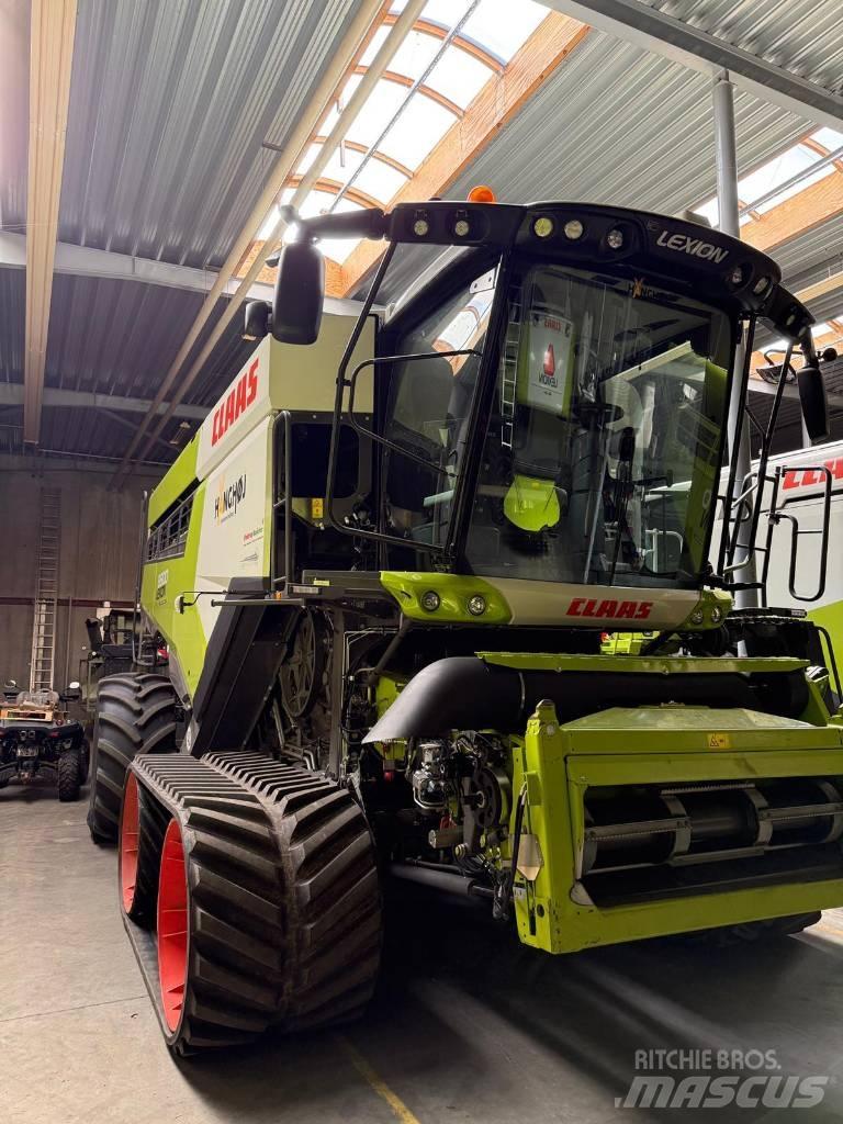 CLAAS Lexion 8900 TT コンバイン